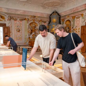 Ausstellung WIE ALLES BEGANN. BRUCKNERS VISIONEN im Stift St. Florian; Landeshauptmannzimmer mit Brucknerflügel © Andreas Röbl Fotografie