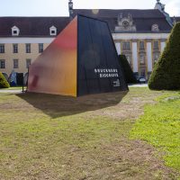 Exhibition HOW IT ALL BEGAN. BRUCKNER'S VISIONS at St. Florian Abbey; Abbey courtyard with Bruckner pavilions © Land OÖ/Andreas Krenn