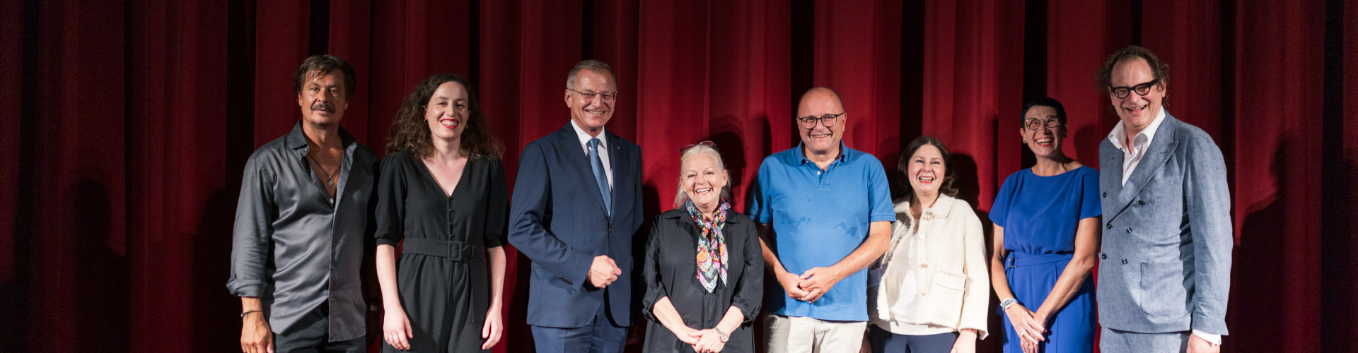 Filmpremiere: Anton Bruckner - Das rätselhafte Genie. v.l. Schauspieler Michael Dangl, Bloggerin und Musikjournalistin Marie König, Landeshauptmann Mag. Thomas Stelzer, Schauspielerin Brigitte Kren, Regisseur Thomas Macho, Dr.in Karin Veitl, ORF-Sendungsverantwortliche während der Entstehung des Films, Musikwissenschafterin und Moderatorin Karin Wagner, Norbert Trawöger, künstlerischer Leiter Anton Bruckner 2024. Foto: Land OÖ/Max Mayrhofer